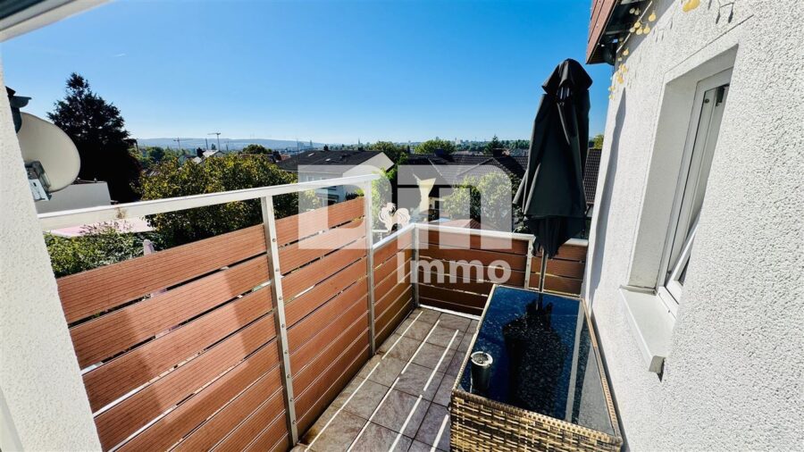 Sanierte Doppelhaushälfte mit großzügigem Garten, Garage & viel Platz für die Familie - EG Balkon Panoramablick über Kassel
